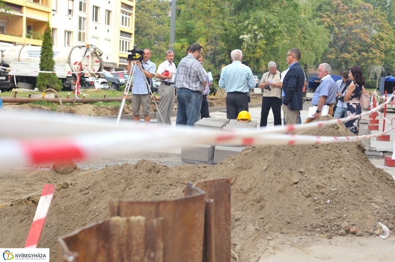 Helyszíni bejárás a Szántó Kovács János utcán - fotó Szarka Lajos