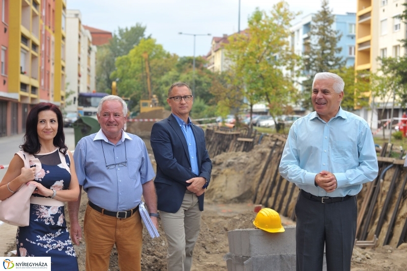 Helyszíni bejárás a Szántó Kovács János utcán - fotó Szarka Lajos