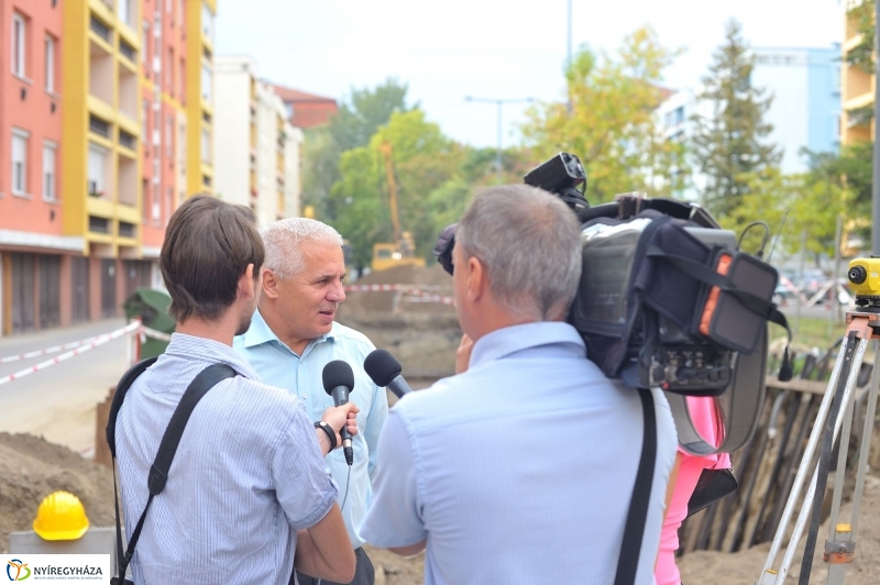 Helyszíni bejárás a Szántó Kovács János utcán - fotó Szarka Lajos