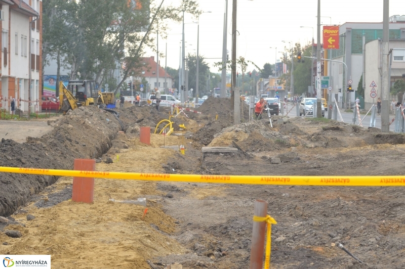 Elkezdődött a beruházás a Szegfű utcán VII - fotó Szarka Lajos