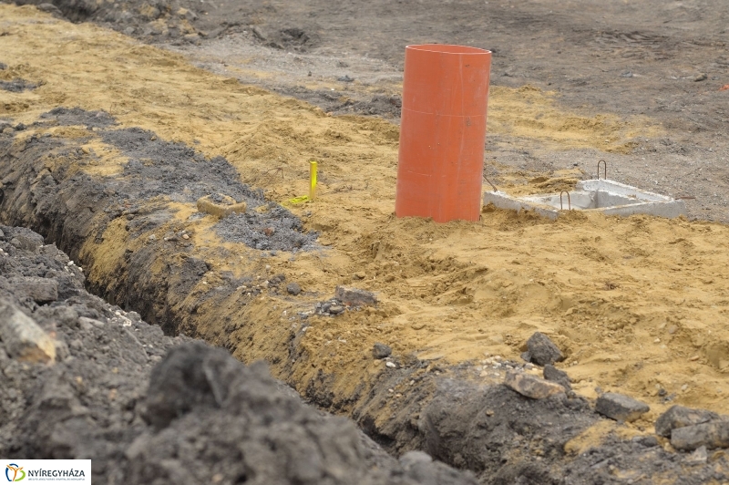 Elkezdődött a beruházás a Szegfű utcán VII - fotó Szarka Lajos