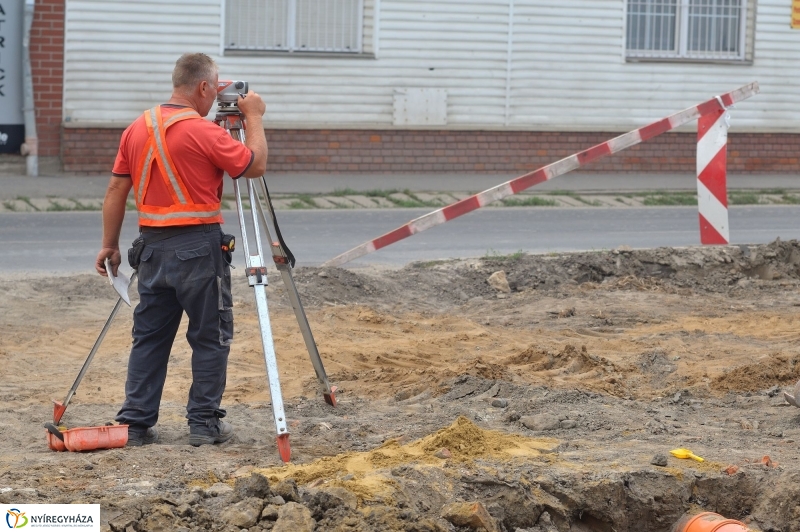 Elkezdődött a beruházás a Szegfű utcán VII - fotó Szarka Lajos
