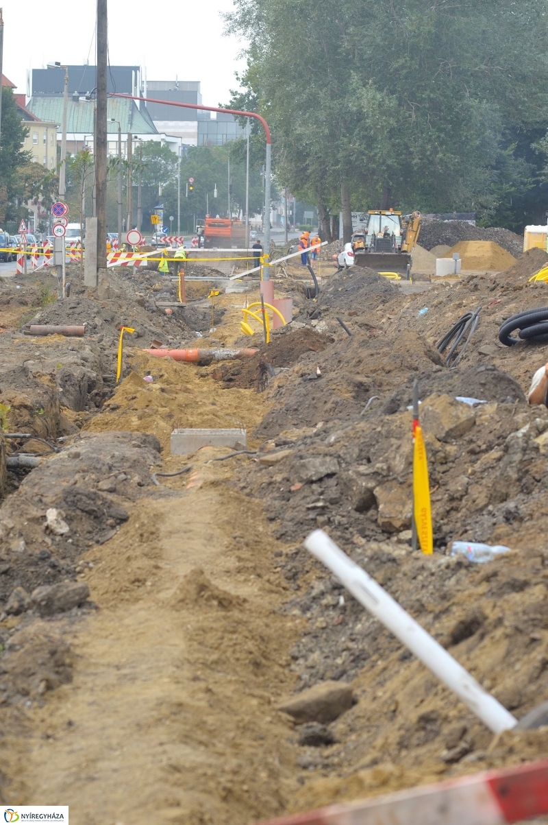 Elkezdődött a beruházás a Szegfű utcán VII - fotó Szarka Lajos