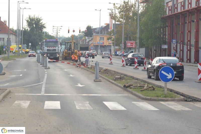 Elkezdődött a beruházás a Szegfű utcán VII - fotó Szarka Lajos