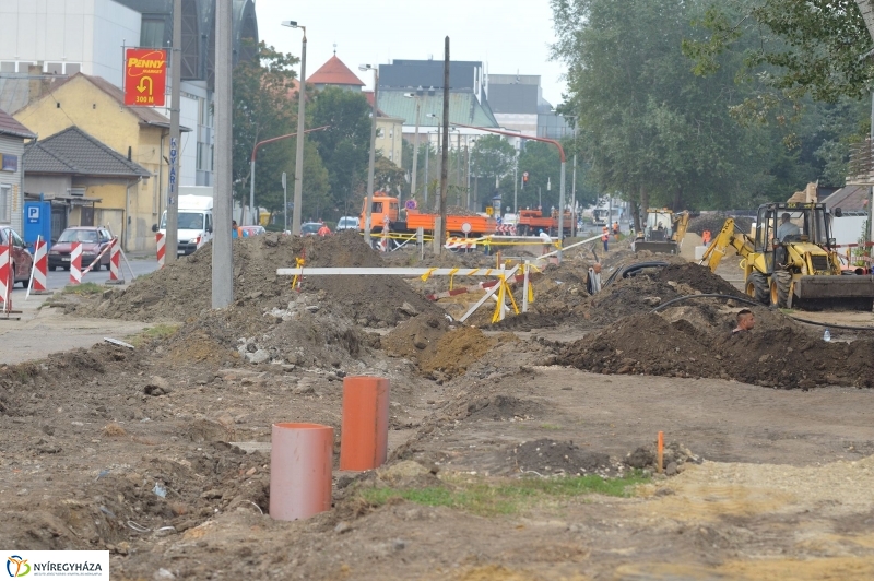 Elkezdődött a beruházás a Szegfű utcán VII - fotó Szarka Lajos