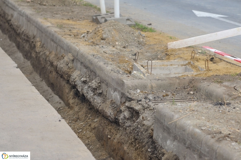 Elkezdődött a beruházás a Szegfű utcán VII - fotó Szarka Lajos