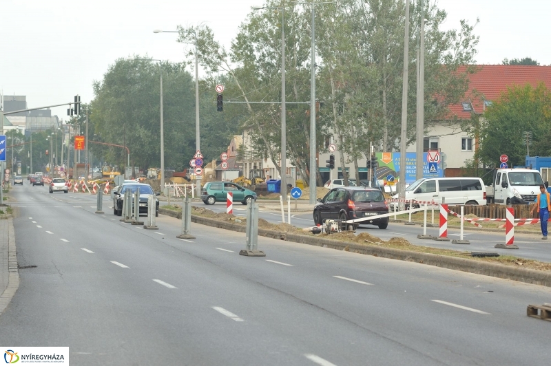 Elkezdődött a beruházás a Szegfű utcán VII - fotó Szarka Lajos