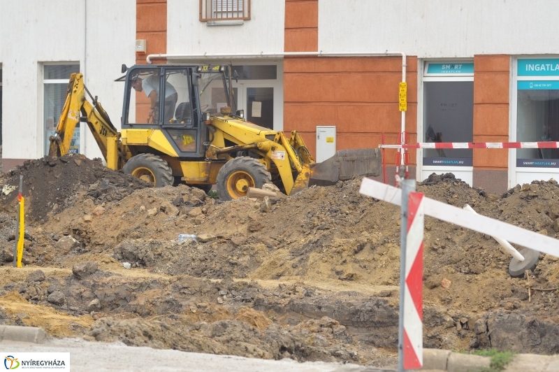 Elkezdődött a beruházás a Szegfű utcán VII - fotó Szarka Lajos