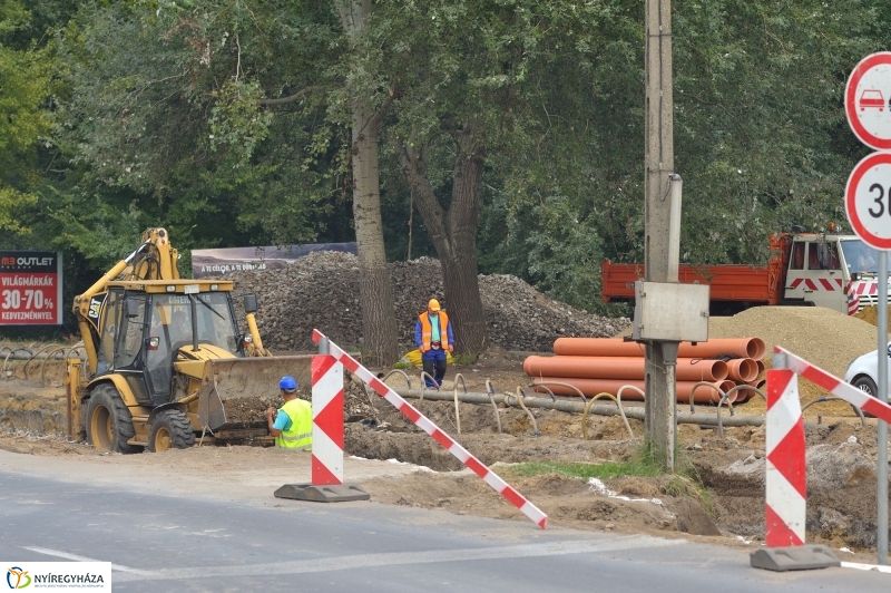 Elkezdődött a beruházás a Szegfű utcán VII - fotó Szarka Lajos