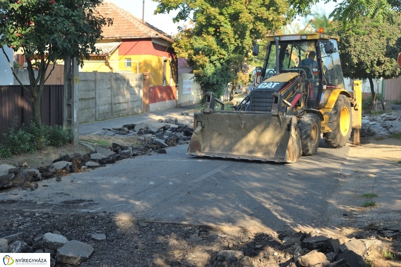 Munkálatok a Kígyó utcán - fotó Szarka Lajos