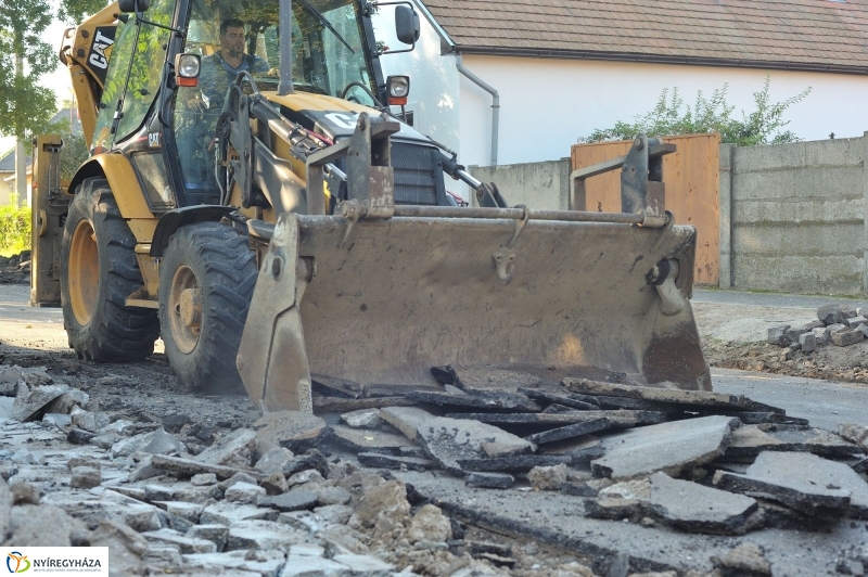 Munkálatok a Kígyó utcán - fotó Szarka Lajos