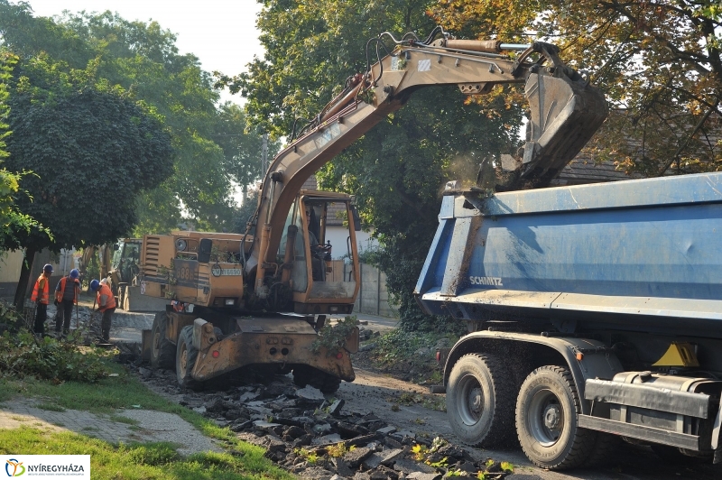 Munkálatok a Kígyó utcán - fotó Szarka Lajos