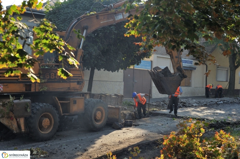 Munkálatok a Kígyó utcán - fotó Szarka Lajos