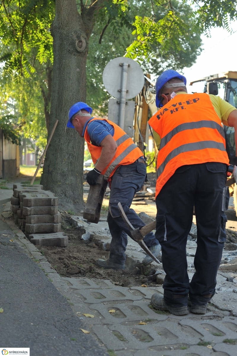 Munkálatok a Kígyó utcán - fotó Szarka Lajos