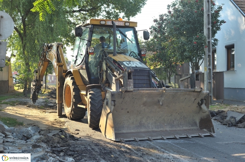 Munkálatok a Kígyó utcán - fotó Szarka Lajos