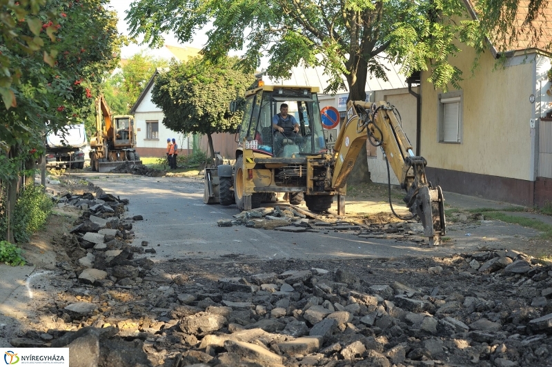 Munkálatok a Kígyó utcán - fotó Szarka Lajos