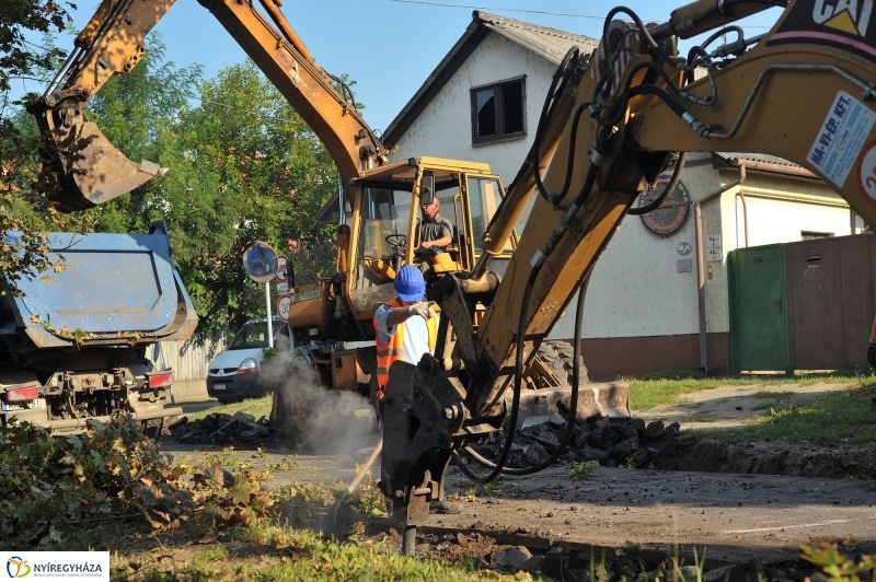 Munkálatok a Kígyó utcán - fotó Szarka Lajos