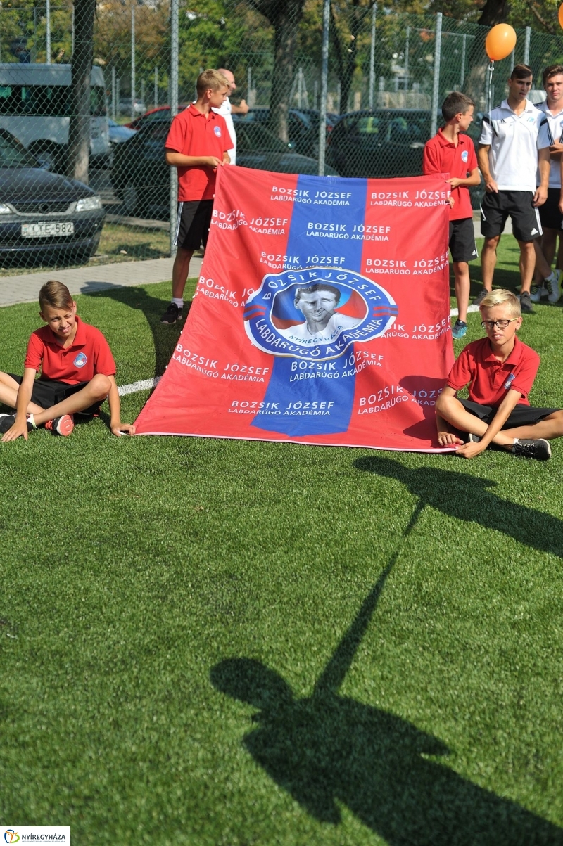 Átadták a műfüves focipályát - fotó Szarka Lajos