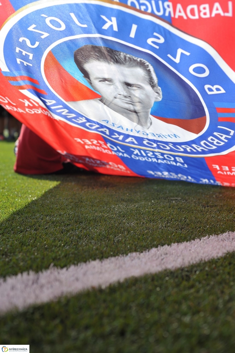 Átadták a műfüves focipályát - fotó Szarka Lajos