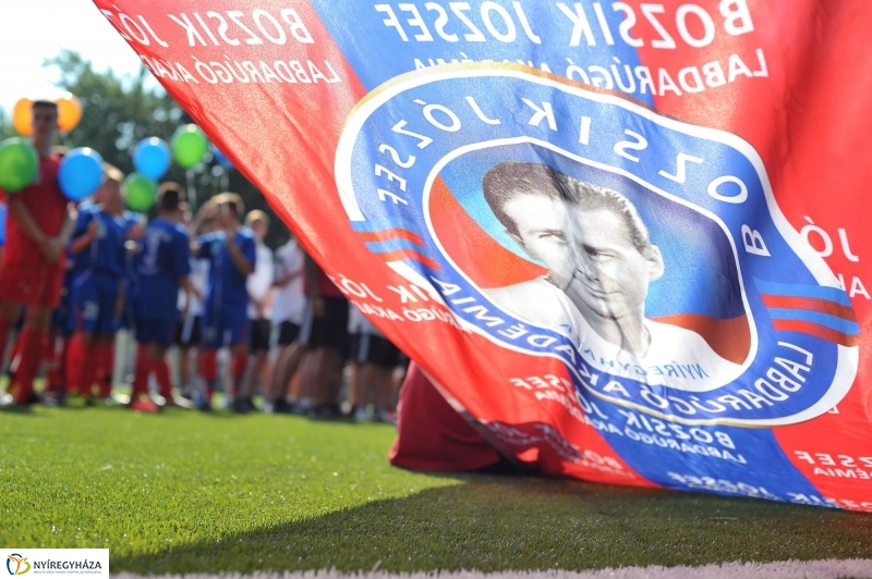 Átadták a műfüves focipályát - fotó Szarka Lajos