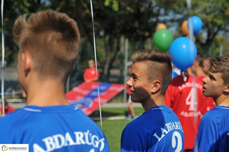 Átadták a műfüves focipályát - fotó Szarka Lajos