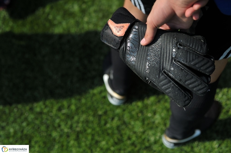 Átadták a műfüves focipályát - fotó Szarka Lajos