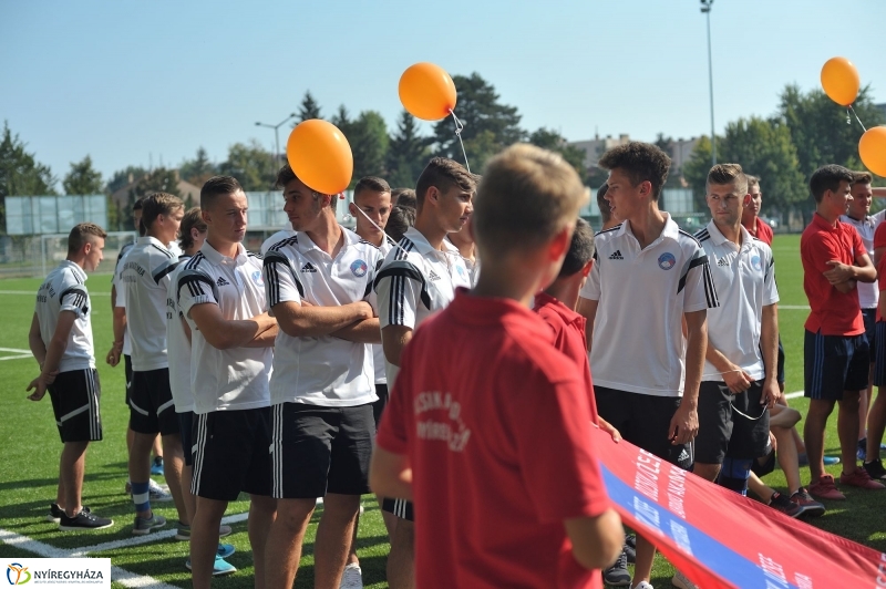 Átadták a műfüves focipályát - fotó Szarka Lajos