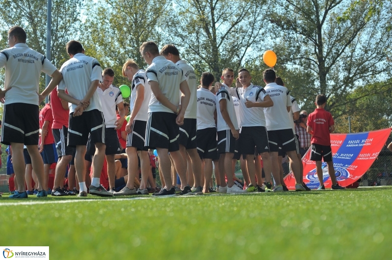 Átadták a műfüves focipályát - fotó Szarka Lajos