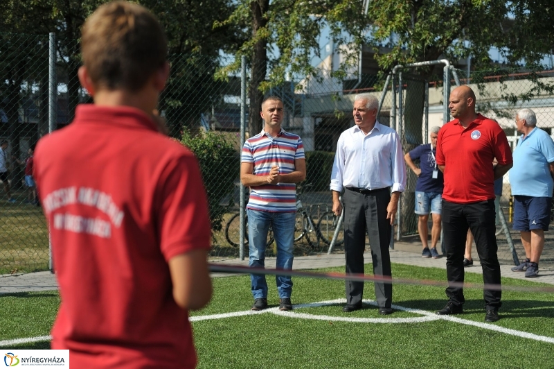 Átadták a műfüves focipályát - fotó Szarka Lajos