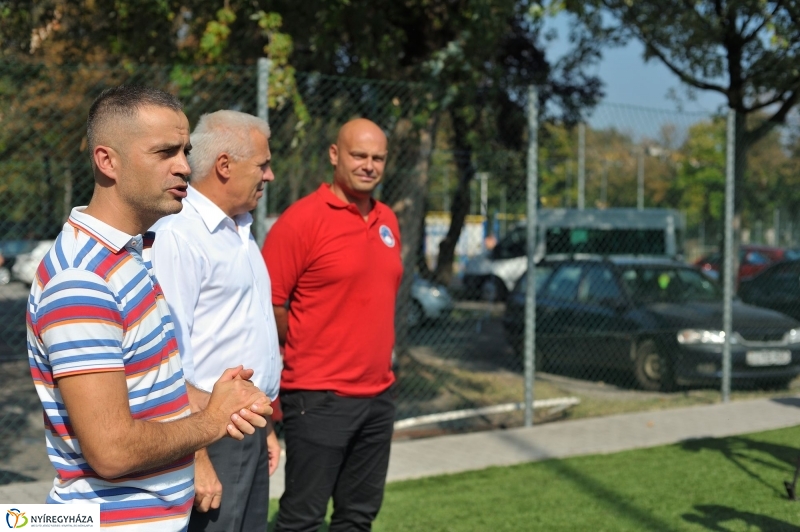 Átadták a műfüves focipályát - fotó Szarka Lajos