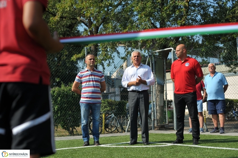 Átadták a műfüves focipályát - fotó Szarka Lajos