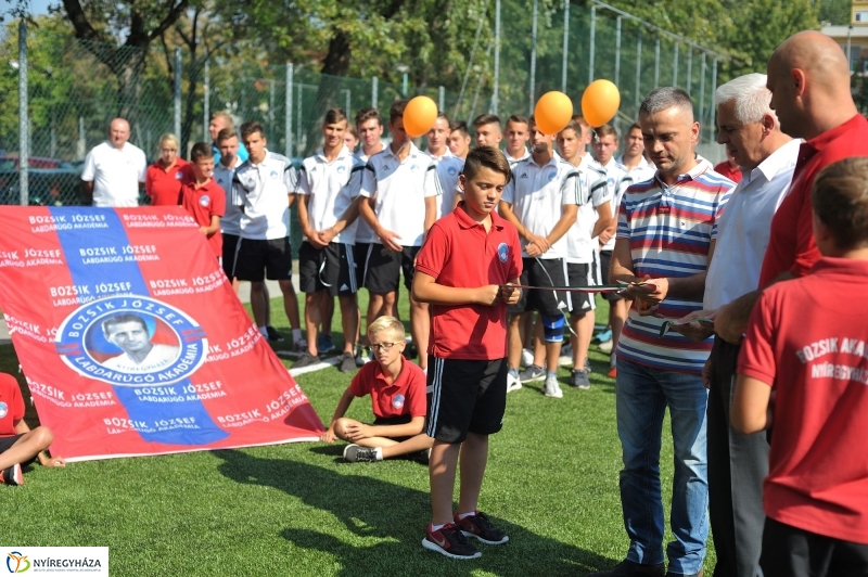 Átadták a műfüves focipályát - fotó Szarka Lajos