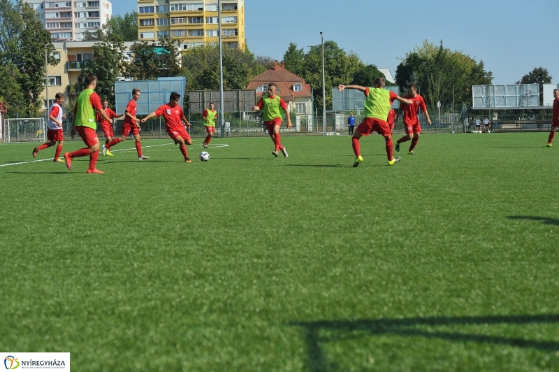 Átadták a műfüves focipályát - fotó Szarka Lajos