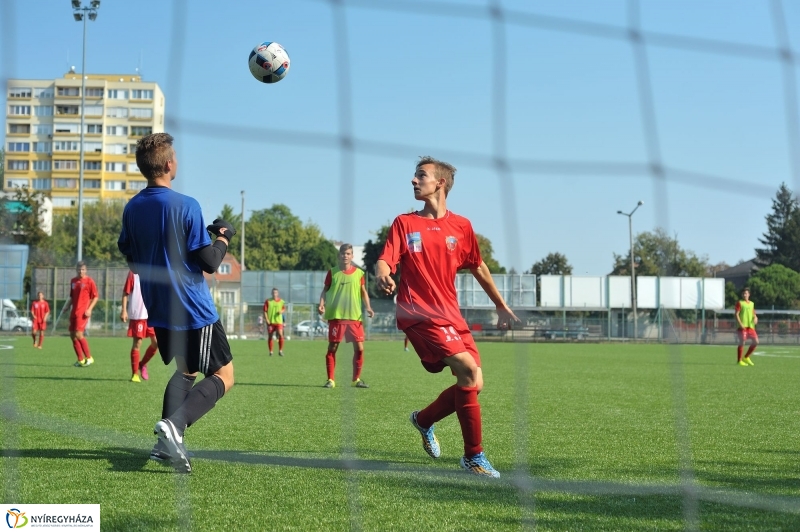 Átadták a műfüves focipályát - fotó Szarka Lajos