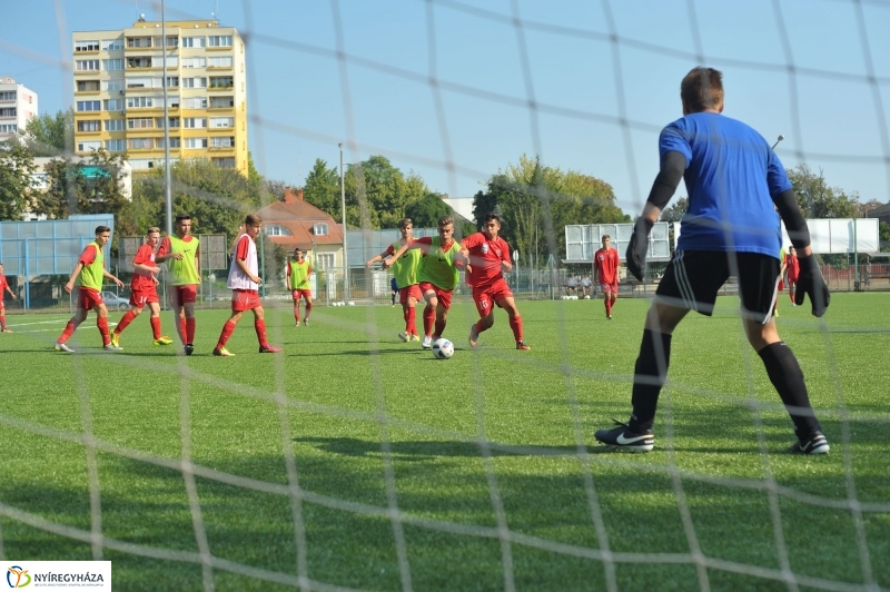 Átadták a műfüves focipályát - fotó Szarka Lajos