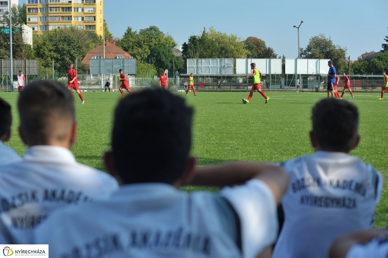 Átadták a műfüves focipályát - fotó Szarka Lajos