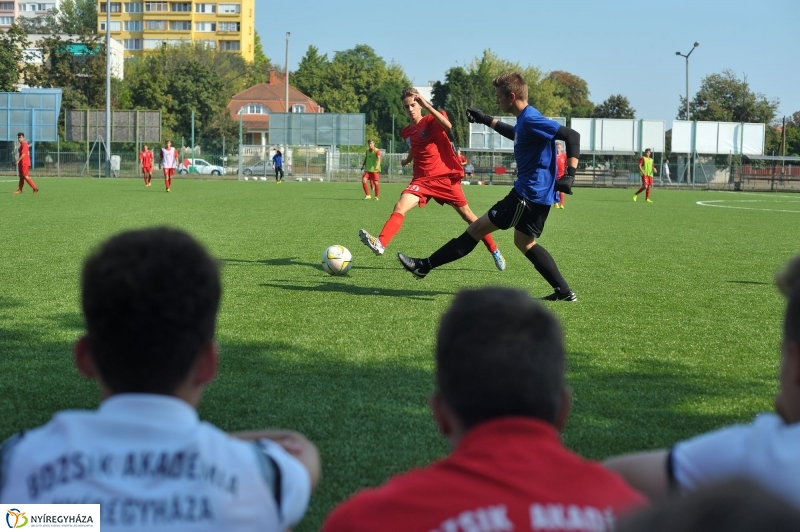 Átadták a műfüves focipályát - fotó Szarka Lajos