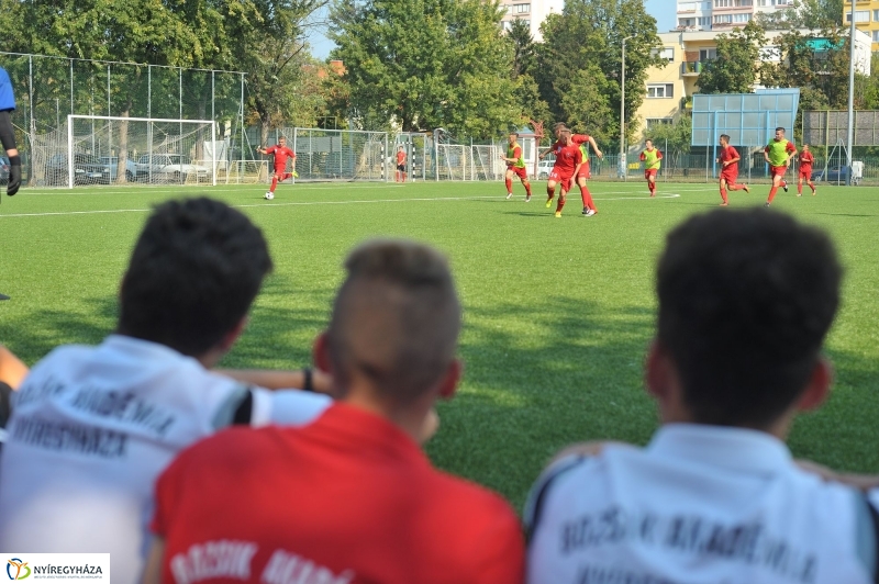 Átadták a műfüves focipályát - fotó Szarka Lajos