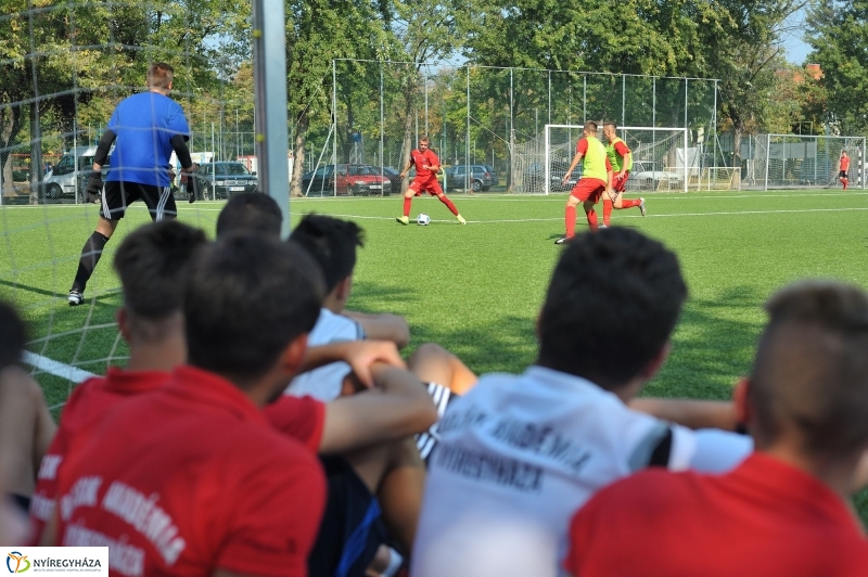 Átadták a műfüves focipályát - fotó Szarka Lajos