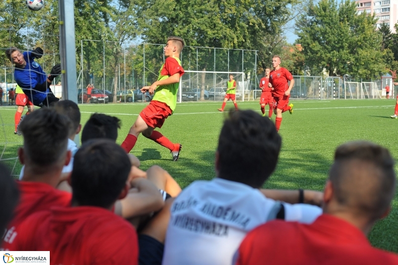 Átadták a műfüves focipályát - fotó Szarka Lajos