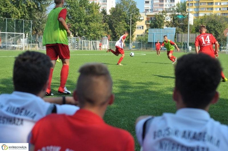 Átadták a műfüves focipályát - fotó Szarka Lajos