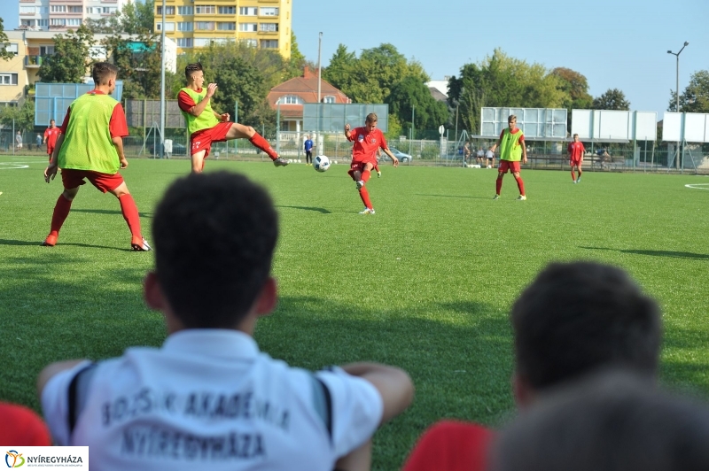 Átadták a műfüves focipályát - fotó Szarka Lajos