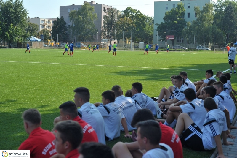 Átadták a műfüves focipályát - fotó Szarka Lajos