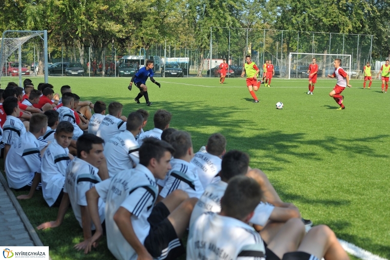 Átadták a műfüves focipályát - fotó Szarka Lajos