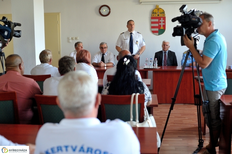 Elismerés a polgárőröknek - fotó Szarka Lajos