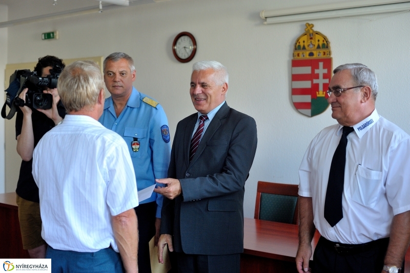 Elismerés a polgárőröknek - fotó Szarka Lajos