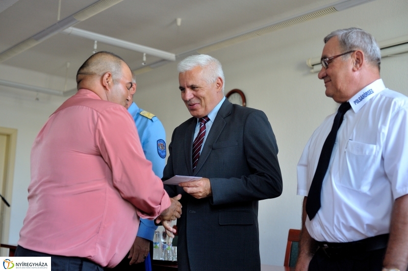 Elismerés a polgárőröknek - fotó Szarka Lajos