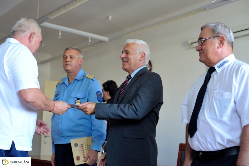 Elismerés a polgárőröknek - fotó Szarka Lajos