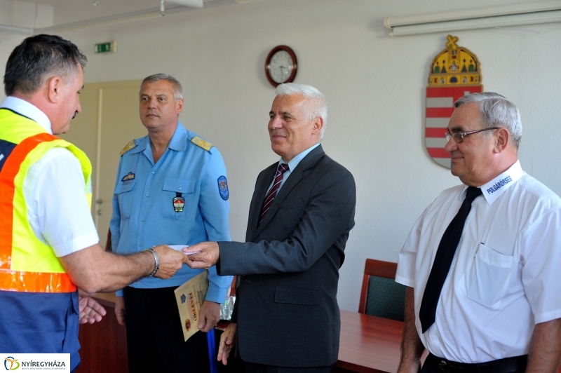 Elismerés a polgárőröknek - fotó Szarka Lajos