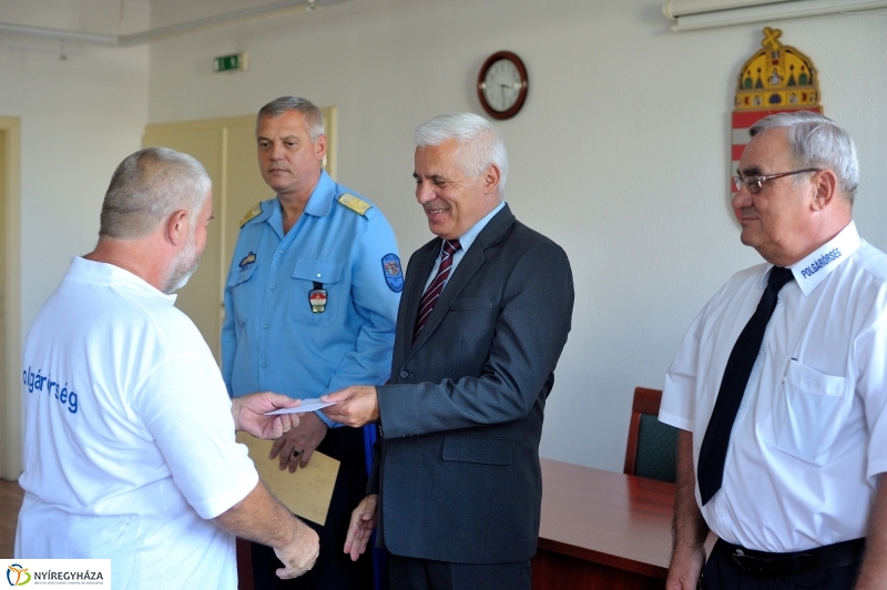 Elismerés a polgárőröknek - fotó Szarka Lajos